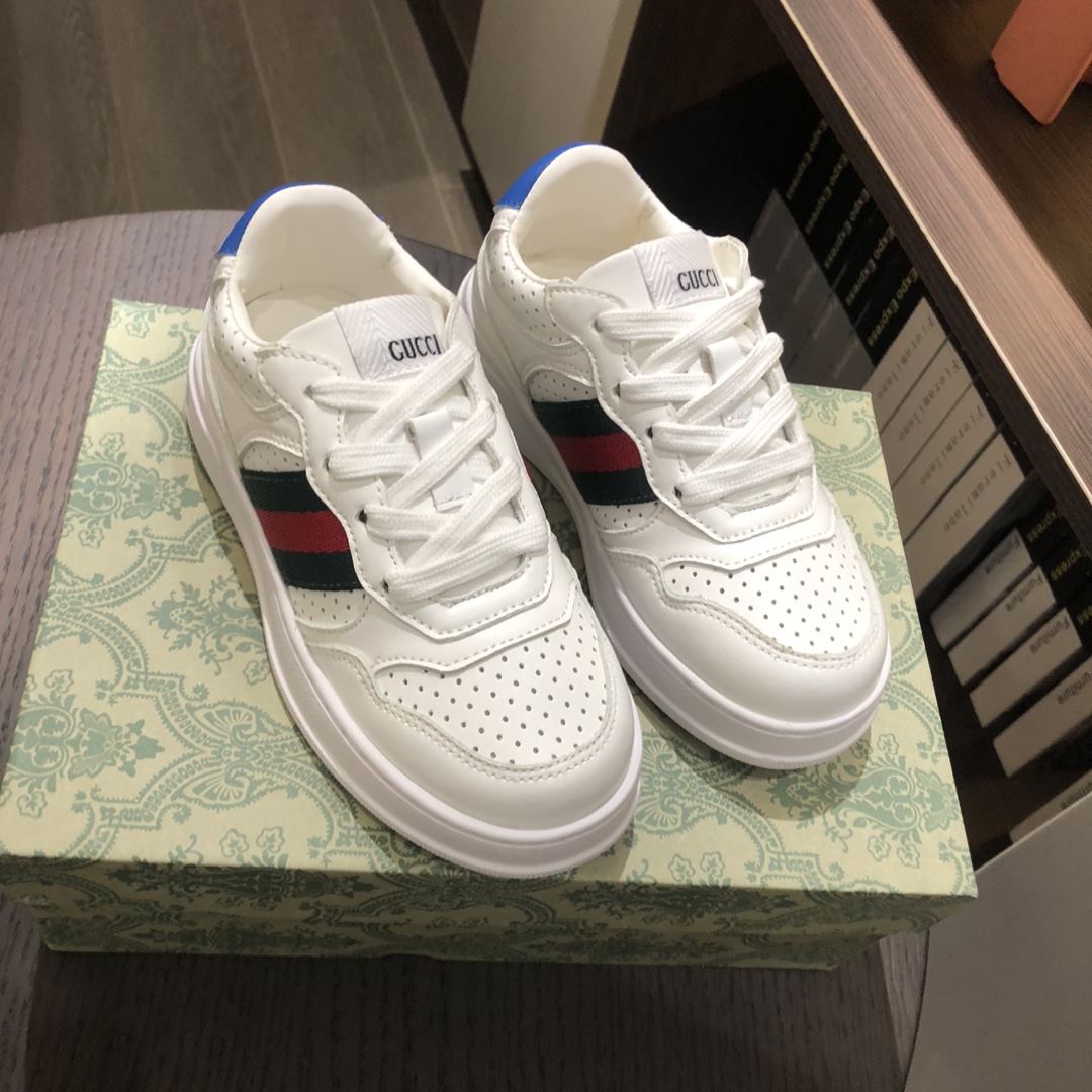 Children's shoes child